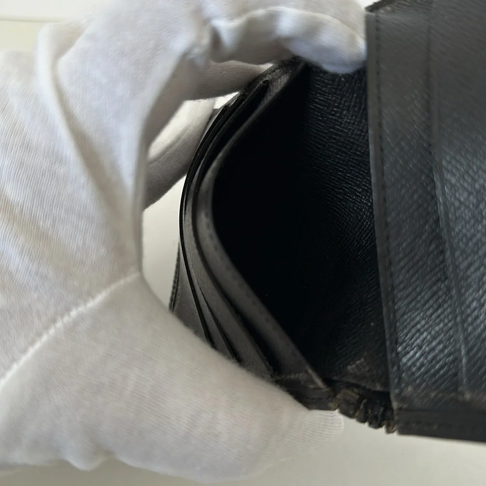 Authentic LOUIS VUITTON Mens Epi Bifold Wallet- Black